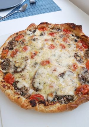Une photo de Tarte tomates cerises champignons mozarelle