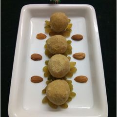 Besan ladoo A picture of Besan ladoo.