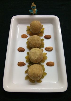 A picture of Besan ladoo.