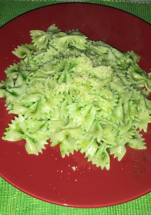 Una foto de Pesto de rúcula con almendras