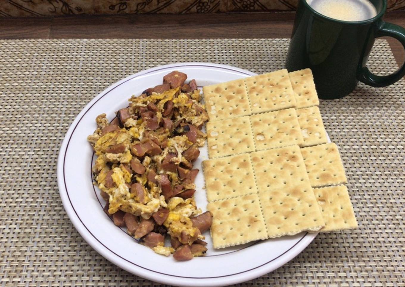 Huevos revueltos con salchichas al chipotle MHSC