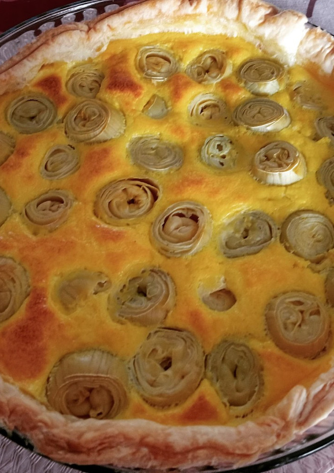 Una foto de Quiche de alcachofas con queso crema