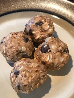 A picture of Peanut Butter energy balls.