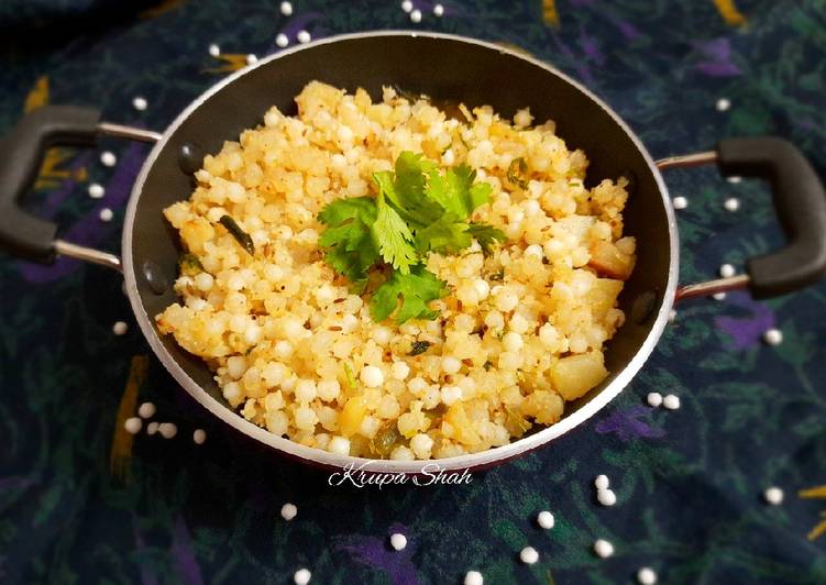 Steps to Make Any-night-of-the-week Sabudana Khichdi