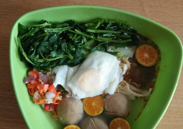 Mie Kuah Kangkung Sambel Matah Mantap