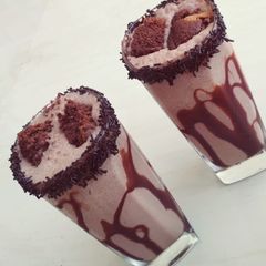 A picture of Chocolatey Brownie Shake.