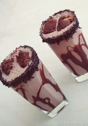 A picture of Chocolatey Brownie Shake.