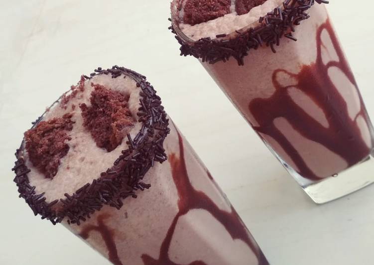 Easiest Way to Make Homemade Chocolatey Brownie Shake