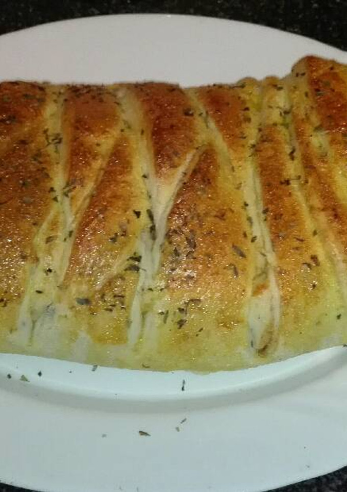 Una foto de Pizza trenzada de pollo, champiñones y ternera a mi manera