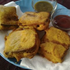 A picture of Stuffed Bread Pakora.