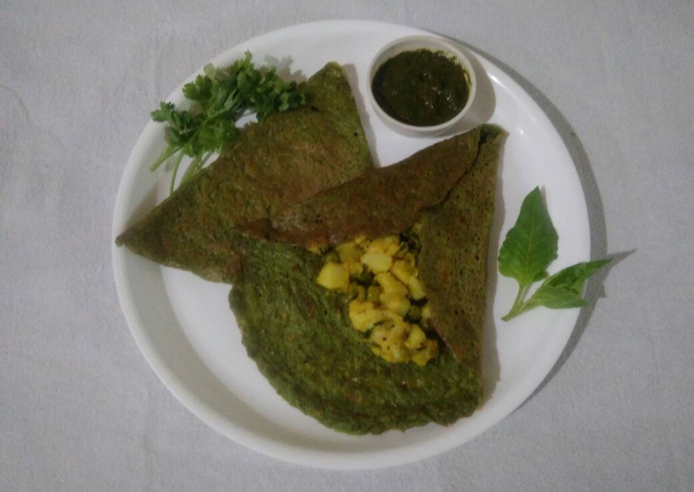 Spinach moong dal chilla with potato bhaji