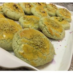 A picture of Pistachio Naan khatai!.