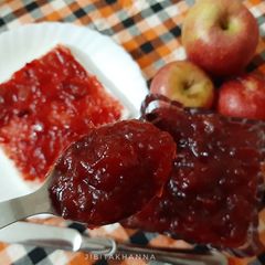 A picture of Plum and apple Jam.