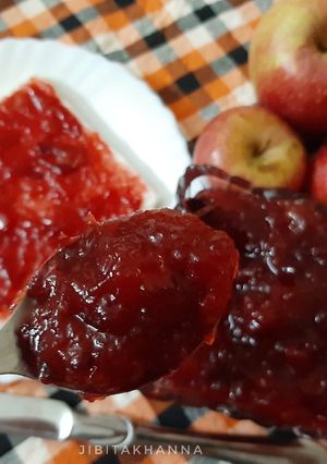 A picture of Plum and apple Jam.