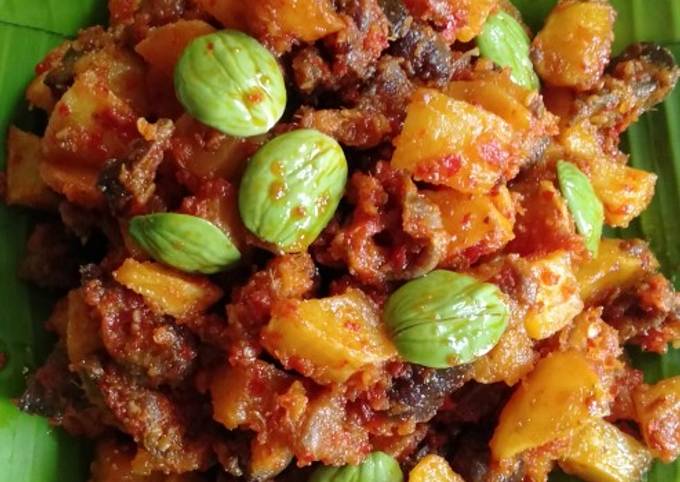 Resep Sambel kentang ati ampela pete yang Bisa Manjain Lidah