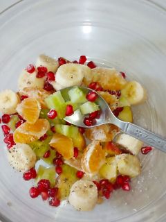 हेल्थि फ्रूट चाट (healthy fruit chaat reicpe in Hindi) रेसिपी मुख्य फोटो