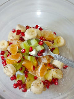 हेल्थि फ्रूट चाट (healthy fruit chaat reicpe in Hindi) रेसिपी मुख्य फोटो