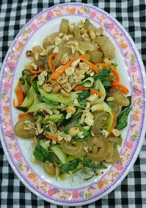 Hình của món Gân bò trộn xoài.