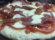 Una foto de salsa de jamón serrano