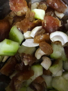 பேரிச்சம்பழ சாலட் (Perichambala salad Recipe in Tamil) செய்முறை முக்கிய புகைப்படம்