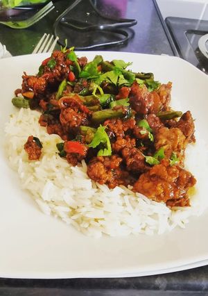 A picture of Thai style pork rice bowl.