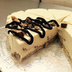 A picture of No bake snickers cheesecake.