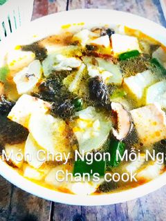 Hình của món Canh bầu nấu rong biển chay.