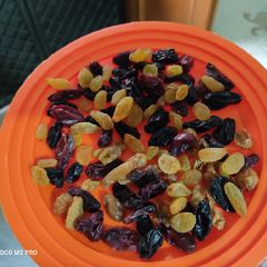 A picture of Homemade Green & Black Raisin.