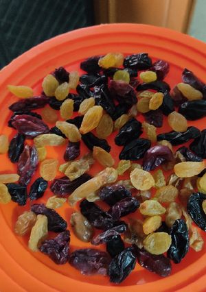 A picture of Homemade Green & Black Raisin.