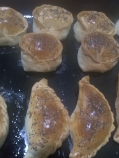 Una foto de Empanadas de carne con arroz y queso