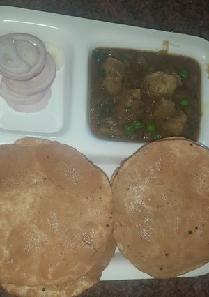 A picture of Puri bhaji.