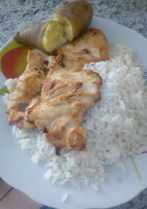 Una foto de Pollo a la plancha y papa