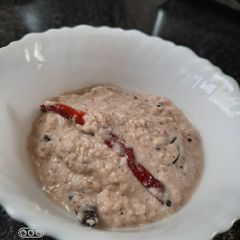 A picture of Peanut onion chutney.