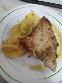 Una foto de Secreto al horno con patatas y cebolla