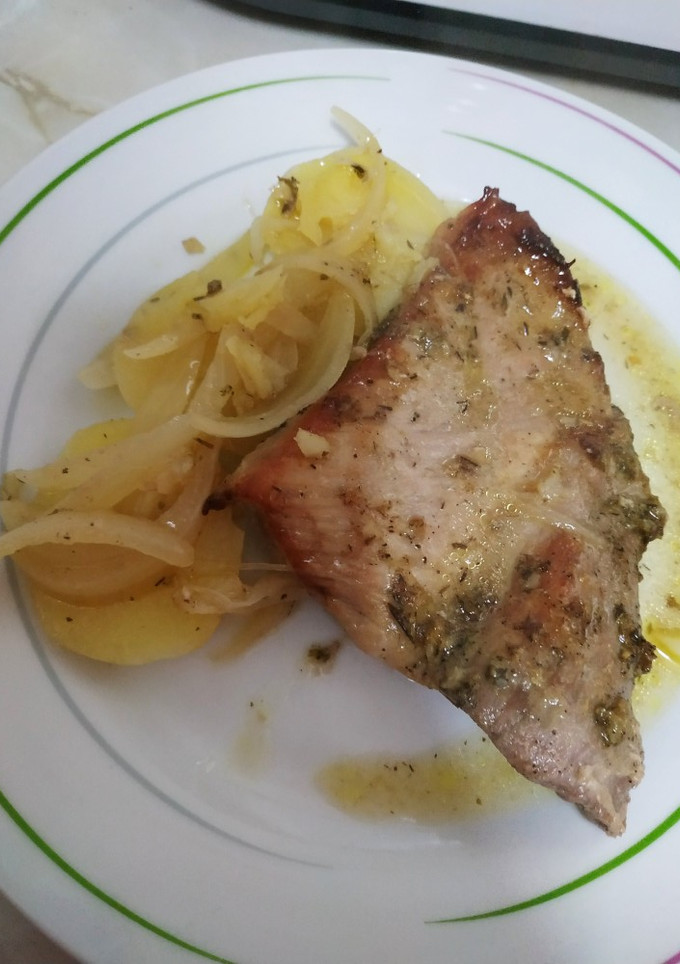 Una foto de Secreto al horno con patatas y cebolla