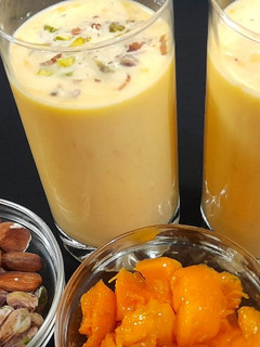 मैंगो शेक (mango shake recipe in Hindi) रेसिपी मुख्य फोटो