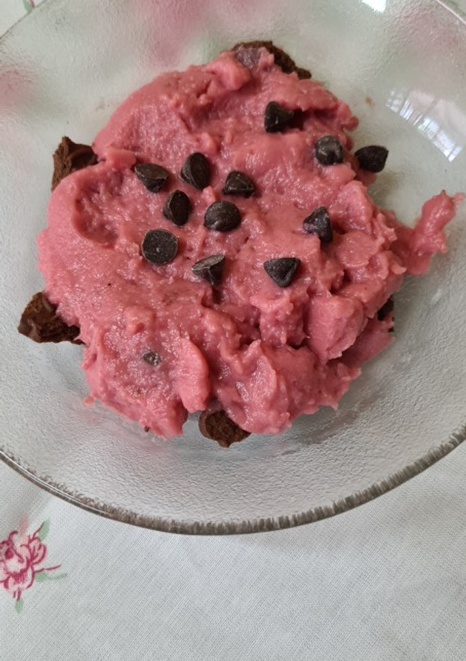 Una foto de Crema pastelera de frutilla firme - apto celíacos -sin lactosa