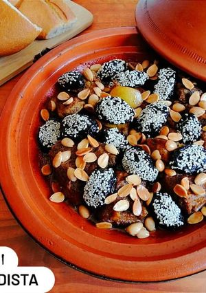 صورة لوصفة الطاجين المغربي باللحم و البرقوق