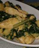 Pechuga de pollo al curry con papas y acelga