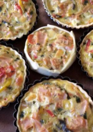 Una foto de Tarta de verdura con tapas de empanadas
