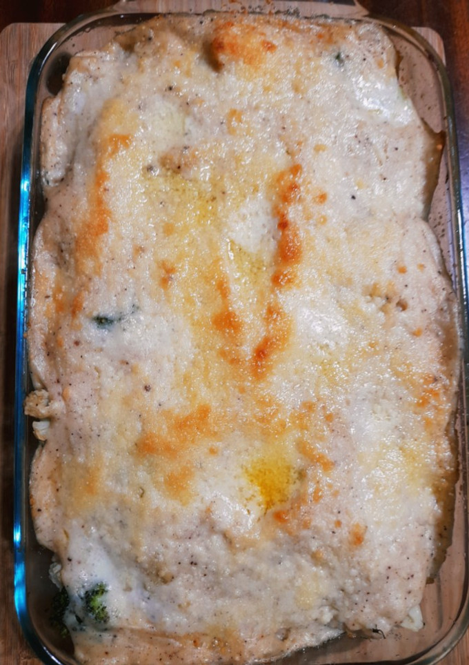 Una foto de Brócoli y coliflor gratinado con salsa blanca