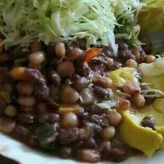 A picture of Githeri and stewed cabbage.