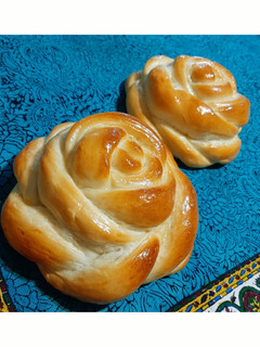 عکسی از دستور نان به شکل گل رز