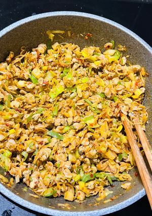 Hình của món Hến xúc bánh tráng.