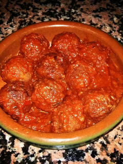 Una foto de Albóndigas con tomate