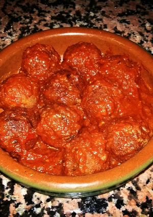 Una foto de Albóndigas con tomate
