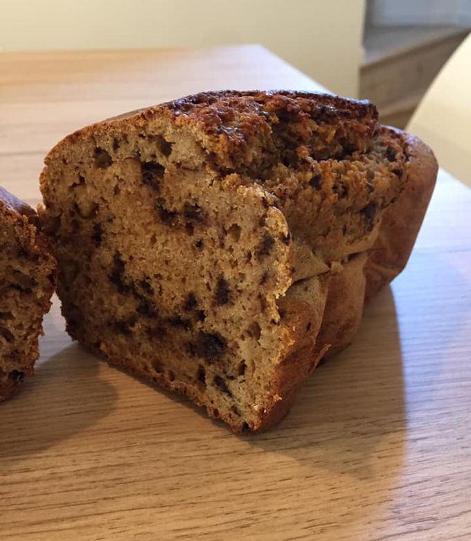 Une photo de Cake healthy à la farine d'épeautre, poudre d'amande et pépites de chocolat