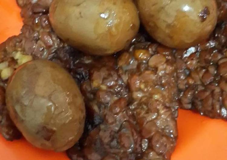 Tempe dan telur bacem