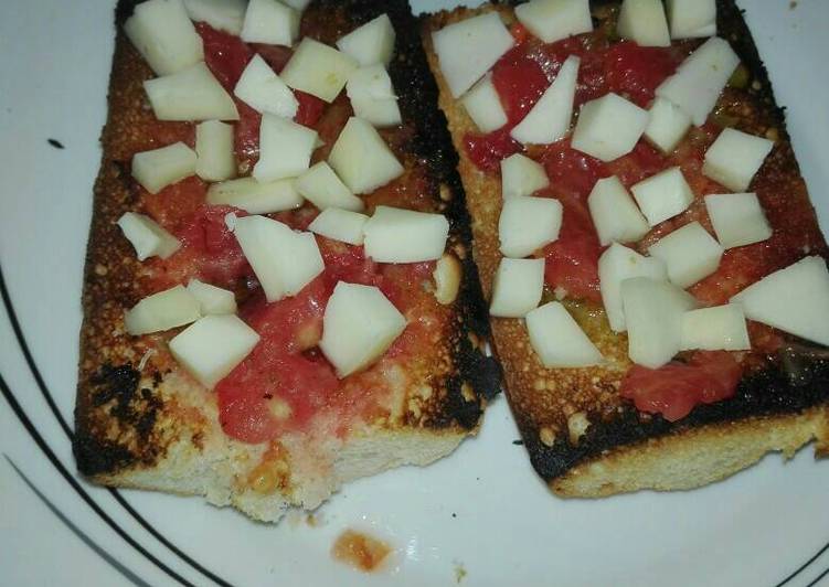 Tostada de queso y tomate