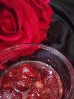 عکسی از دستور کنسرو مربای توت فرنگی
